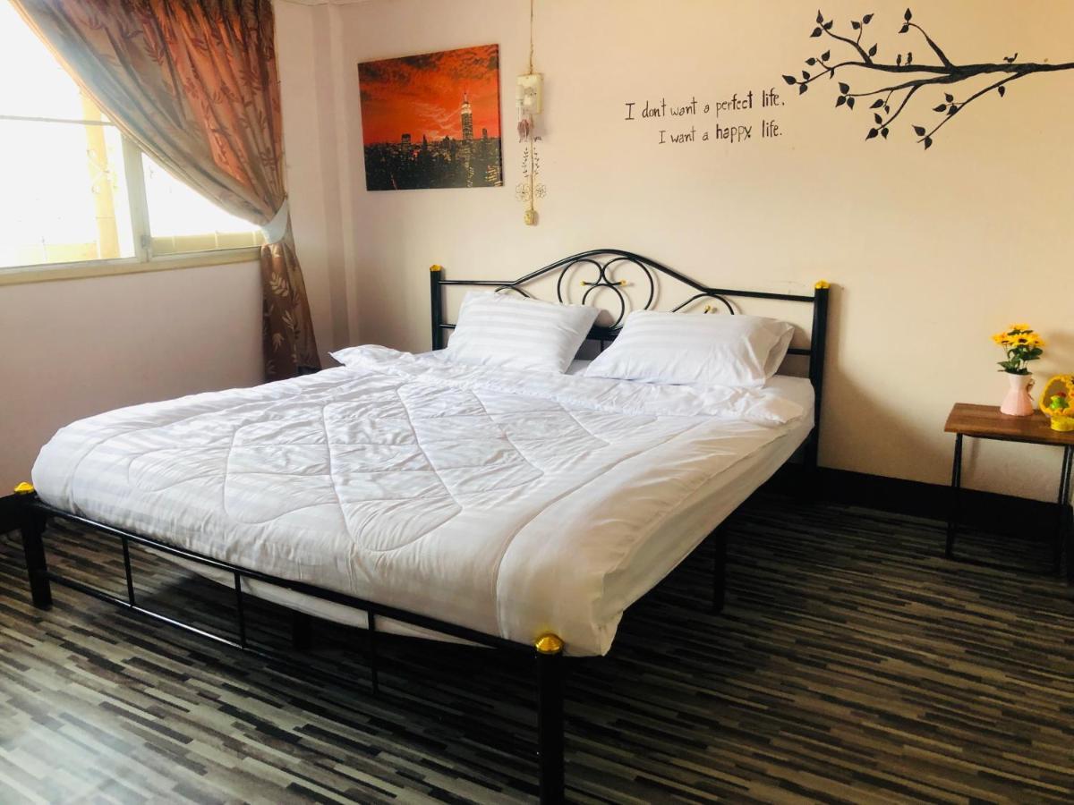 Sofia Hostel Chiang Rai Bagian luar foto